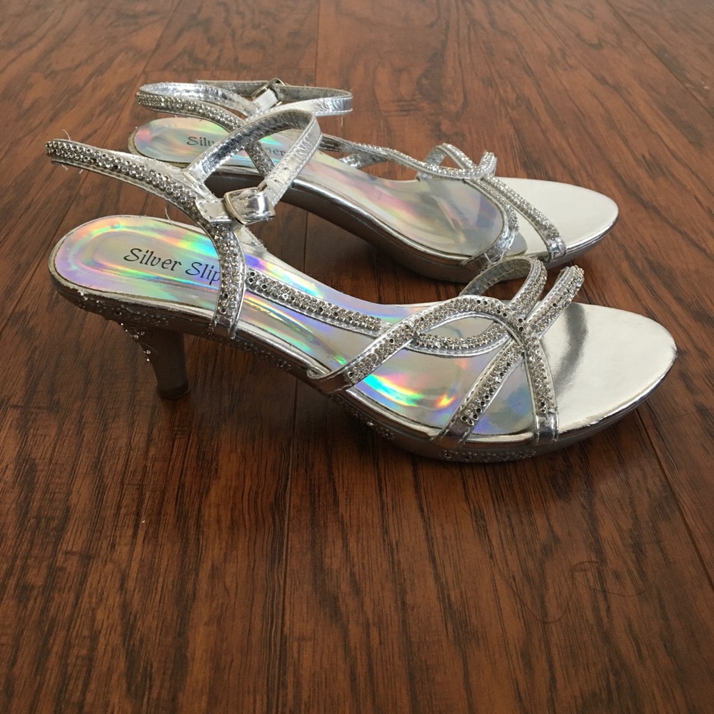 Kids size 3 silver heels